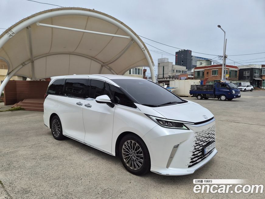 Lexus LM 2025