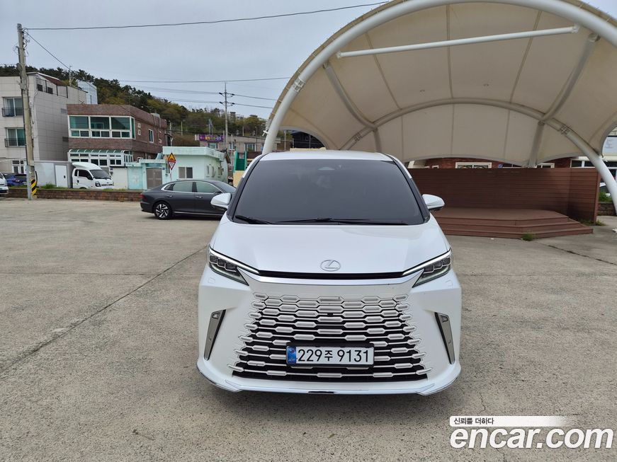 Lexus LM 2025