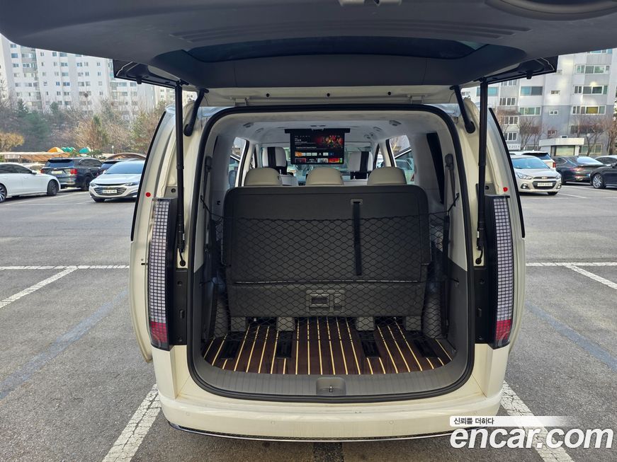 Hyundai Staria 2025