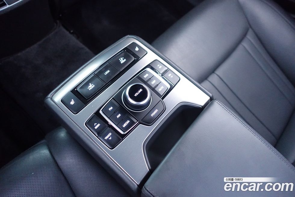 Hyundai Genesis 2015