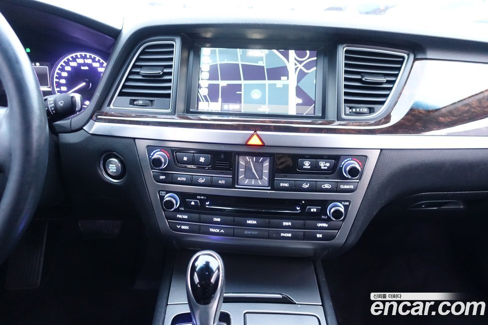 Hyundai Genesis 2015