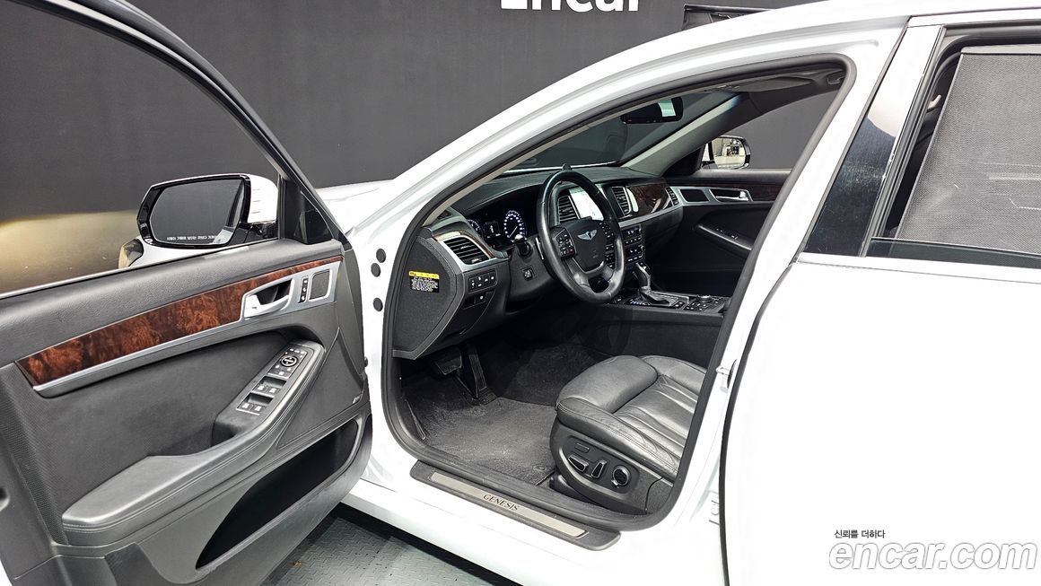 Hyundai Genesis 2015