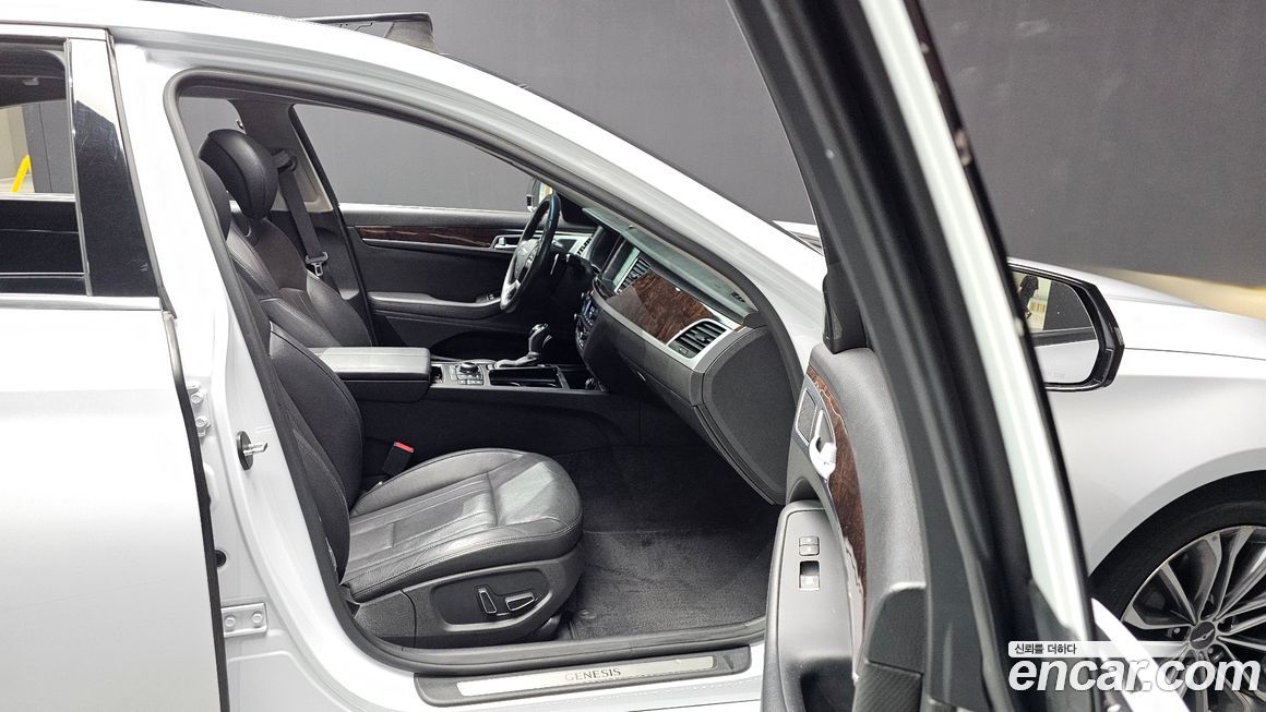 Hyundai Genesis 2015