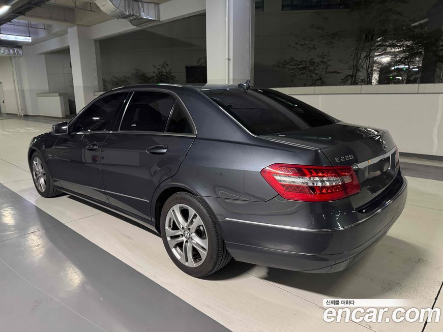 Mercedes-Benz E-Class 2011
