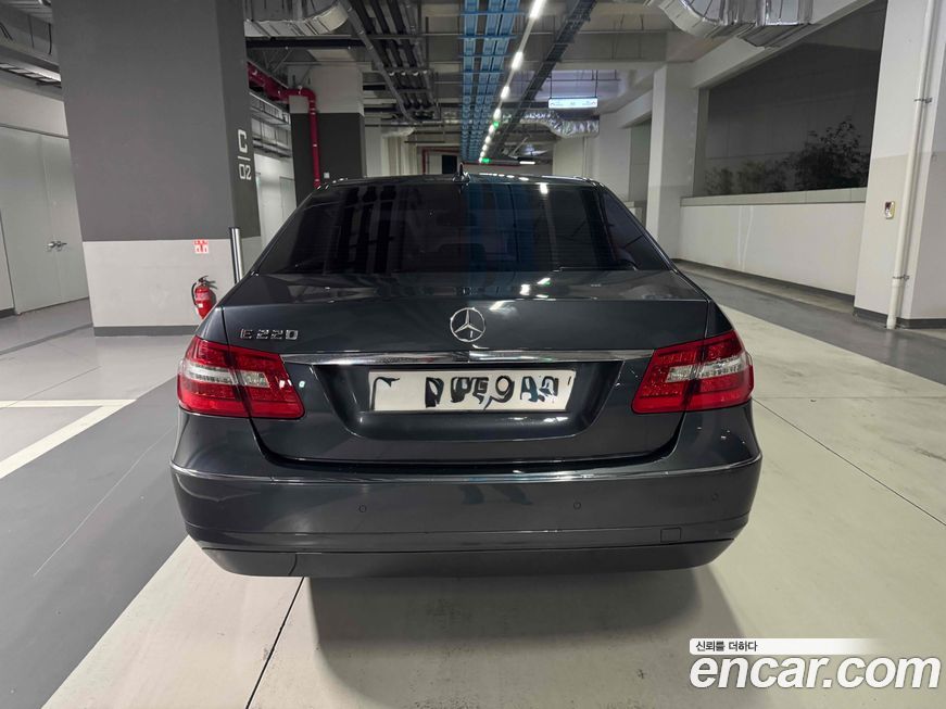 Mercedes-Benz E-Class 2011