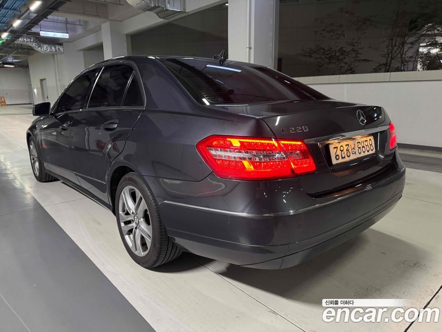 Mercedes-Benz E-Class 2011