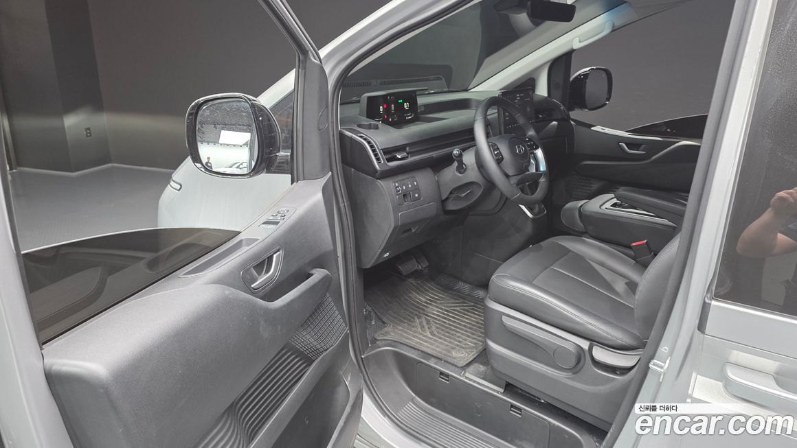 Hyundai Staria 2025