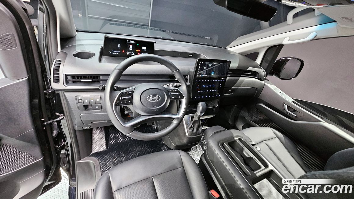 Hyundai Staria 2025