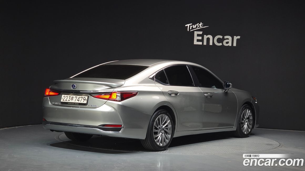 Lexus ES 2021
