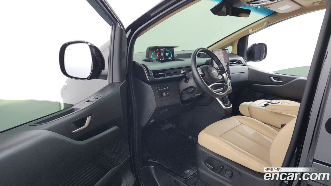 Hyundai Staria 2025