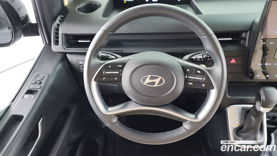 Hyundai Staria 2025
