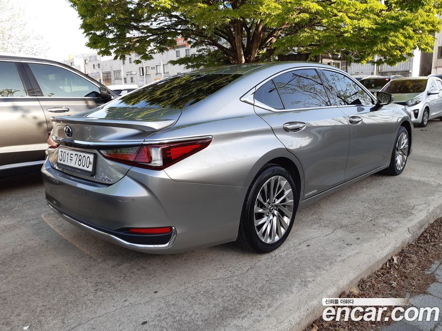 Lexus ES 2022
