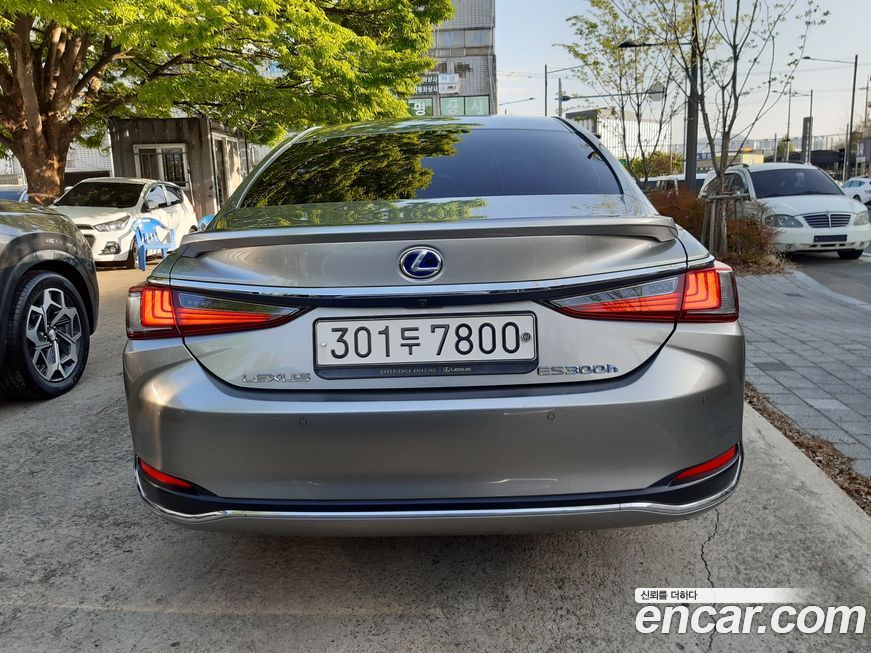 Lexus ES 2022