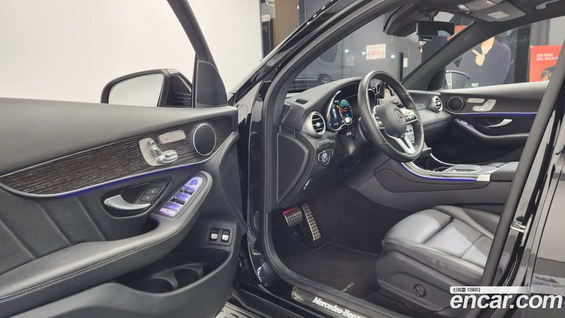 Mercedes-Benz GLC-Class 2021