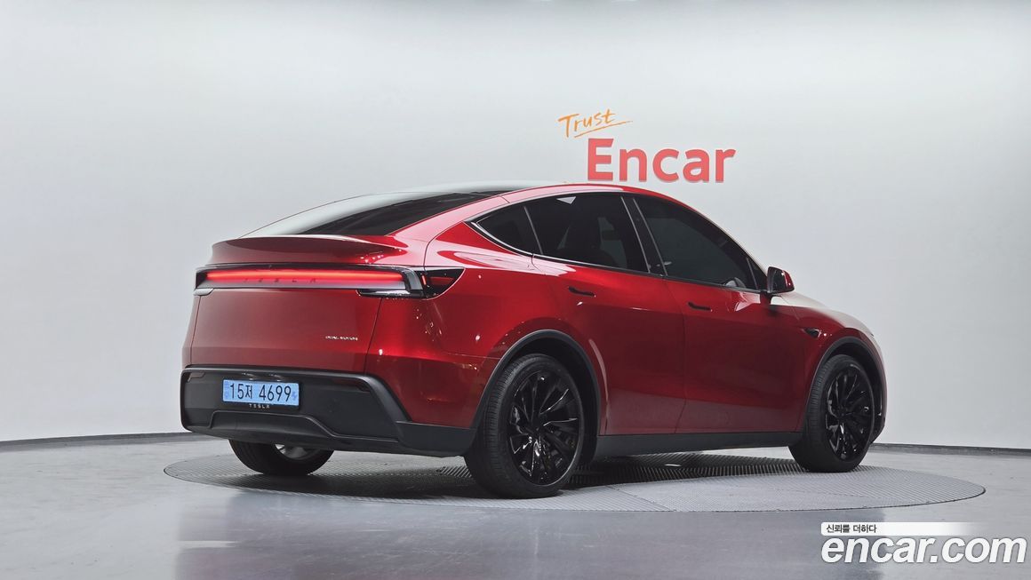 Tesla Model Y 2025