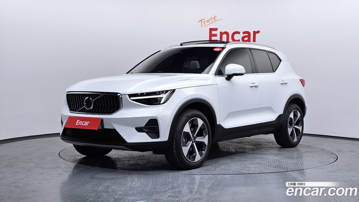 Volvo XC40 2025