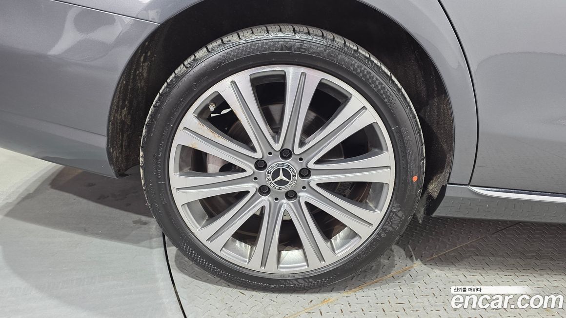 Mercedes-Benz E-Class 2023