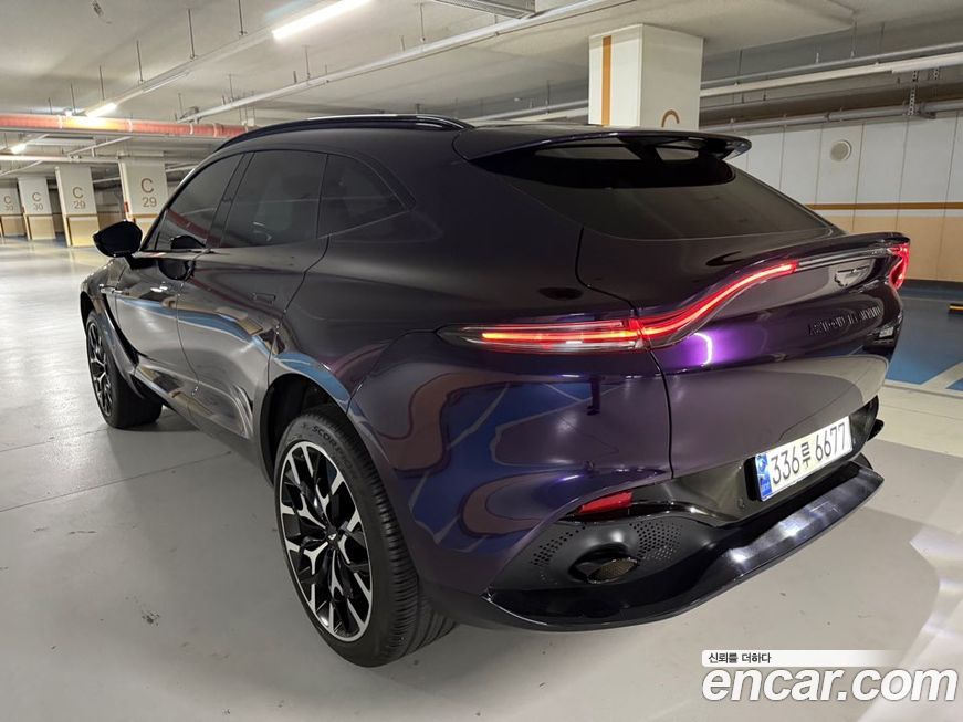 Astonmartin DBX 2022
