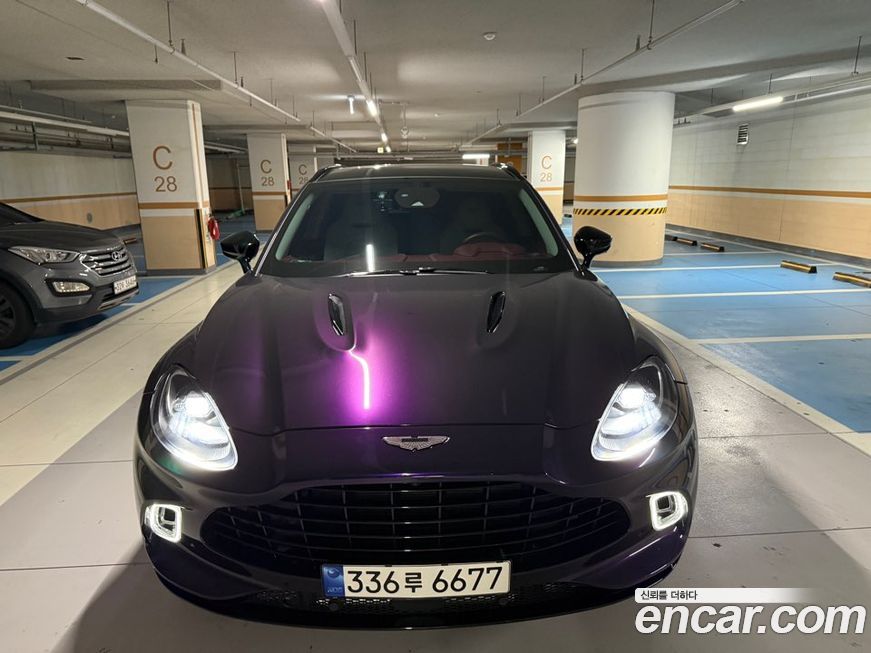 Astonmartin DBX 2022