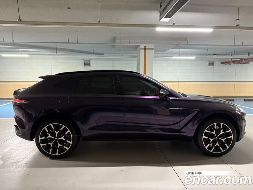 Astonmartin DBX 2022