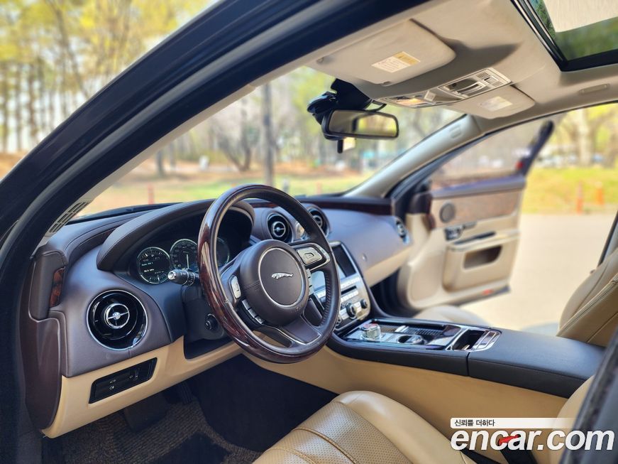Jaguar XJ 2015