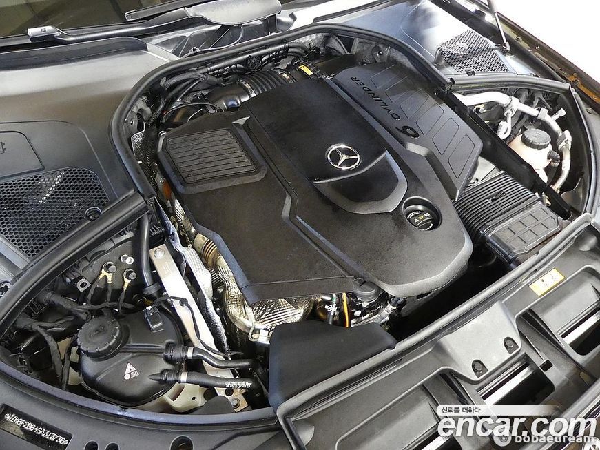 Mercedes-Benz S-Class 2025