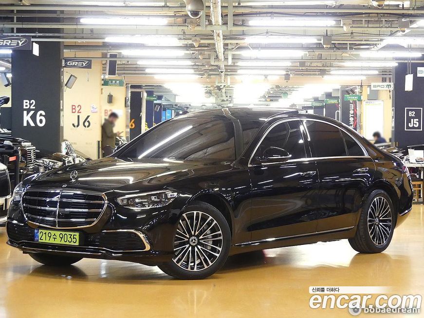 Mercedes-Benz S-Class 2025
