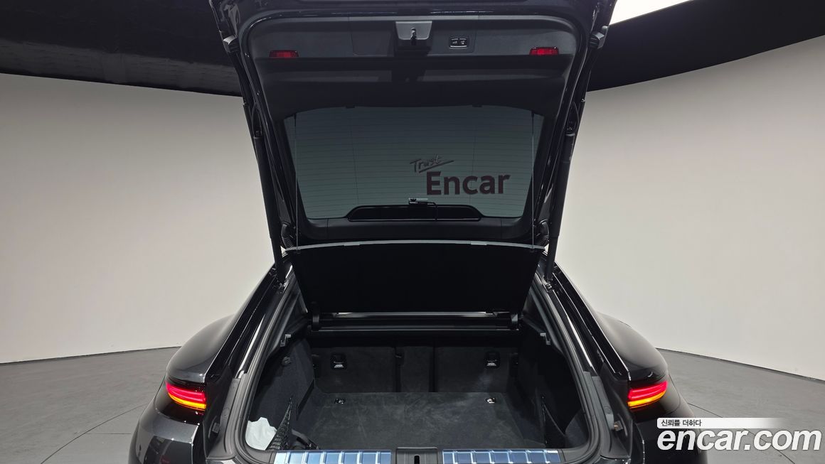 Porsche Panamera 2025