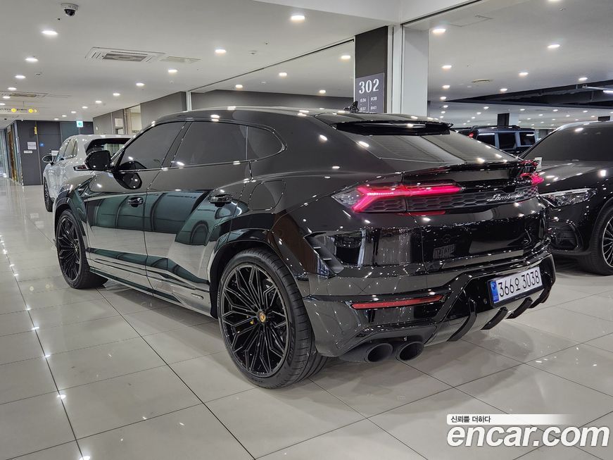 Lamborghini Urus 2025