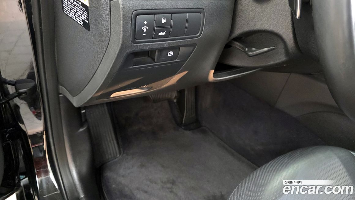 Hyundai Genesis 2016