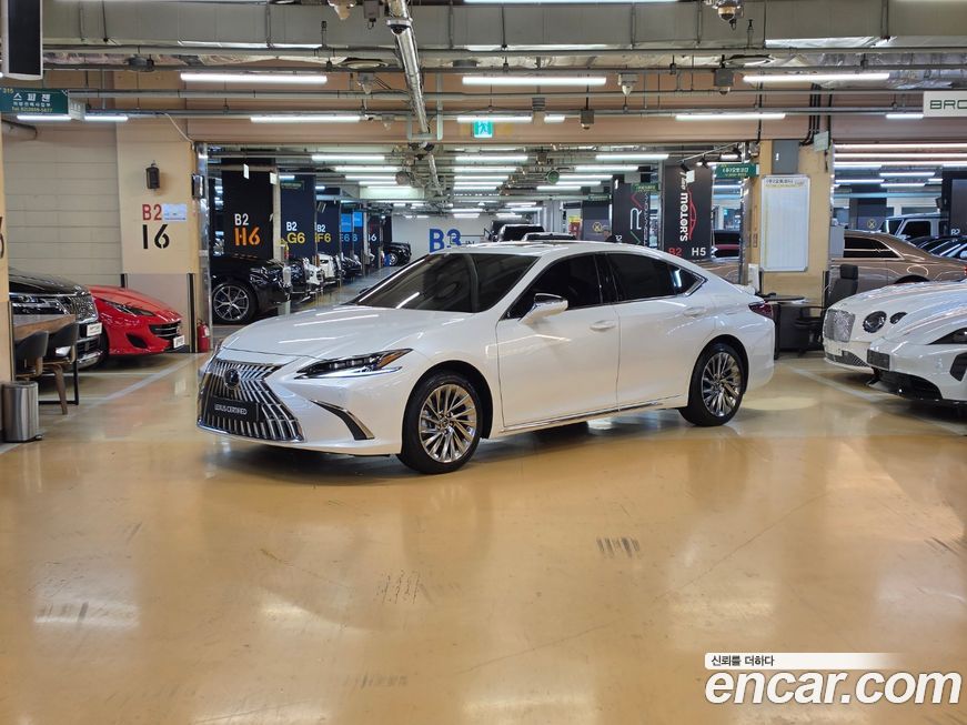 Lexus ES 2026