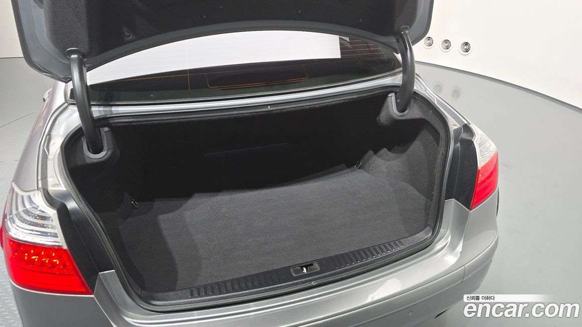 Hyundai Genesis 2010