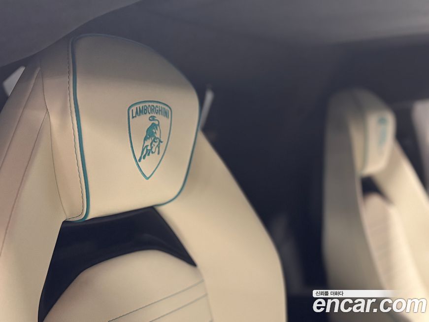 Lamborghini Revuelto 2025