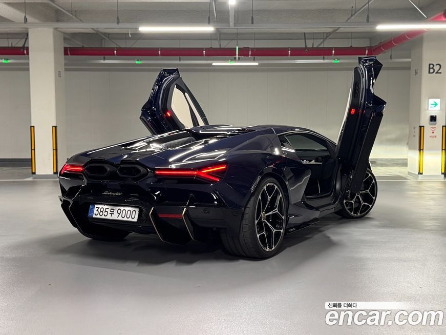 Lamborghini Revuelto 2025