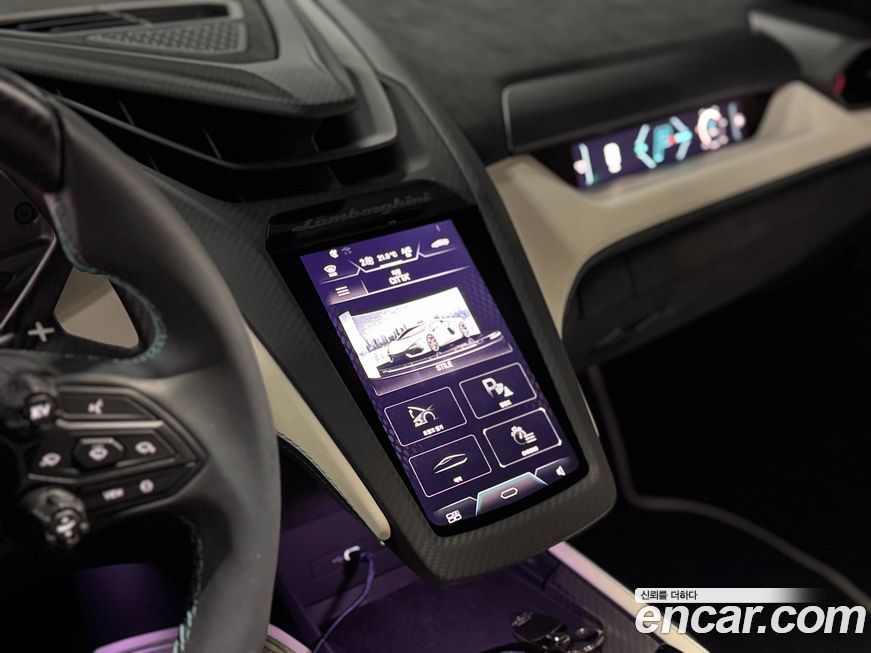 Lamborghini Revuelto 2025