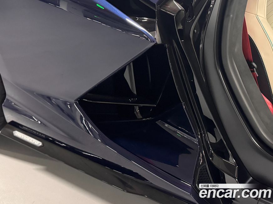 Lamborghini Revuelto 2025