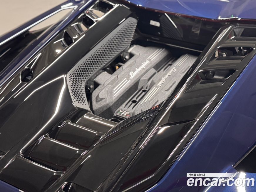 Lamborghini Revuelto 2025