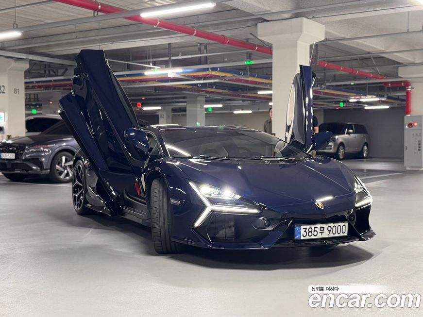 Lamborghini Revuelto 2025