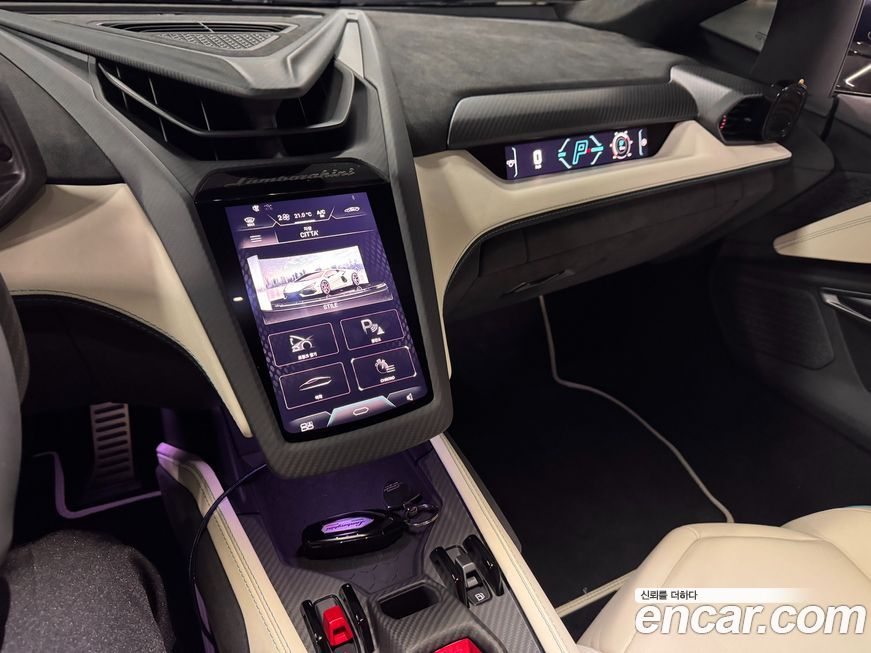 Lamborghini Revuelto 2025