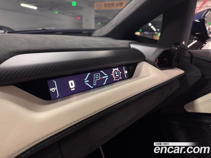 Lamborghini Revuelto 2025