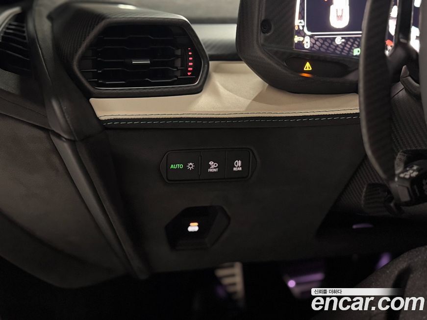 Lamborghini Revuelto 2025