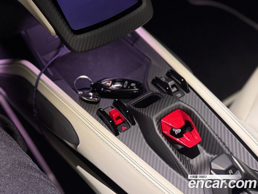 Lamborghini Revuelto 2025