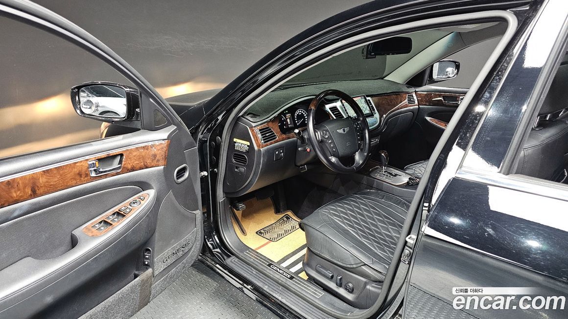 Hyundai Genesis 2010