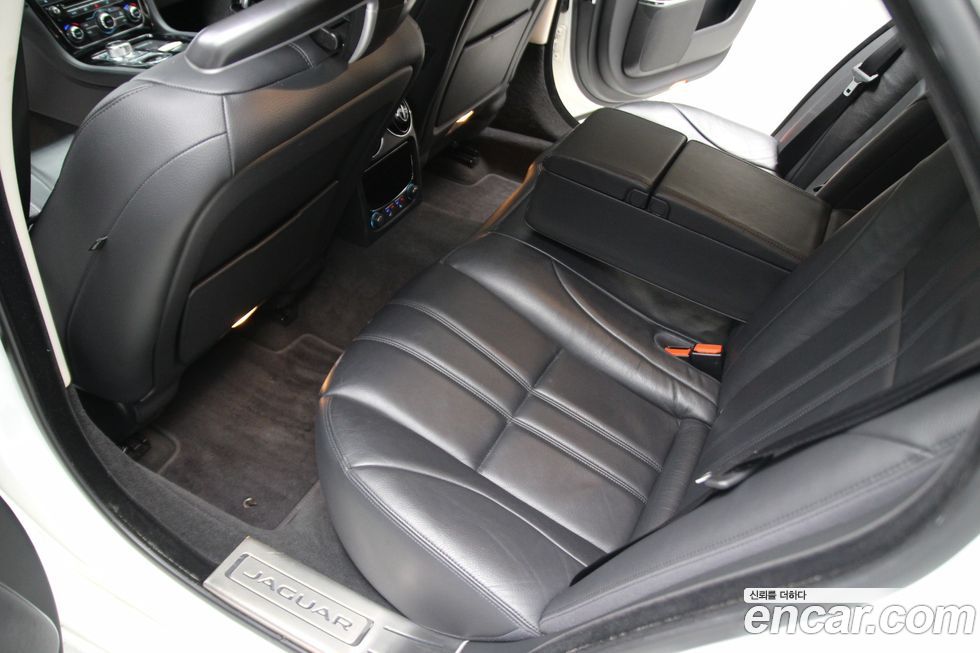 Jaguar XJ 2016