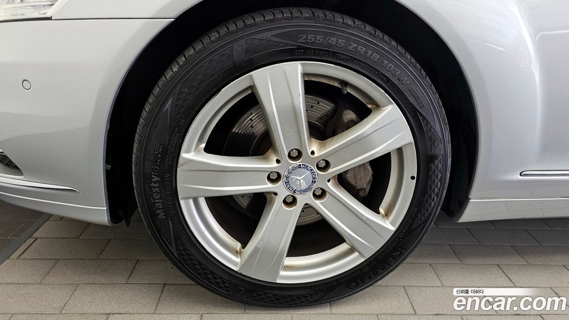 Mercedes-Benz S-Class 2010