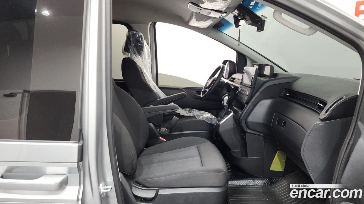 Hyundai Staria 2025