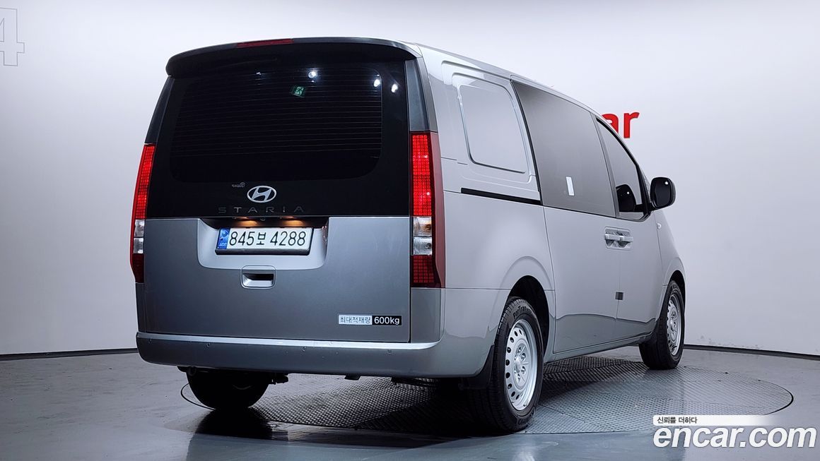 Hyundai Staria 2025