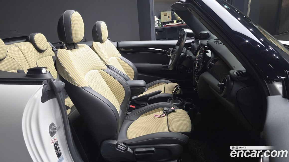 Mini Cooper Convertible 2024