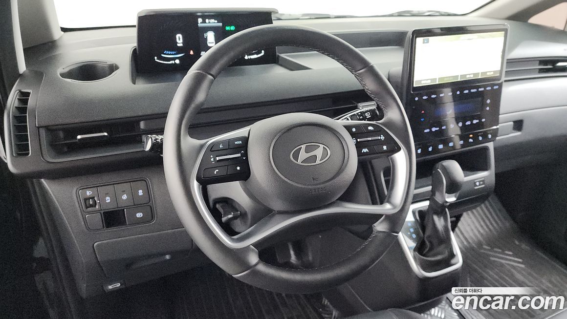 Hyundai Staria 2025