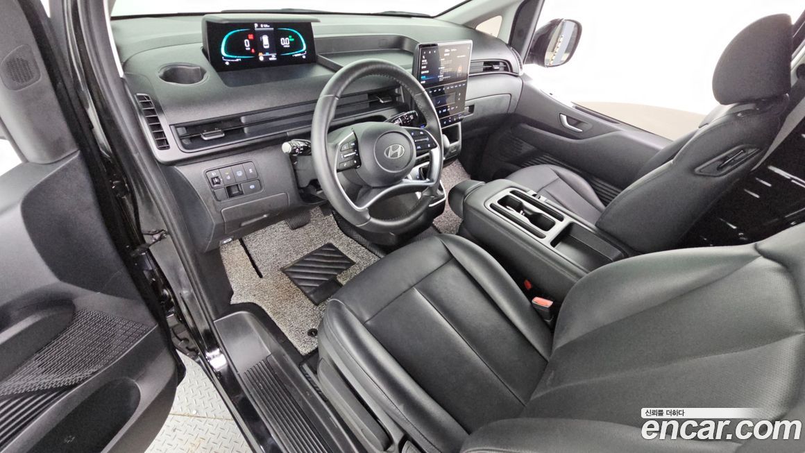 Hyundai Staria 2025